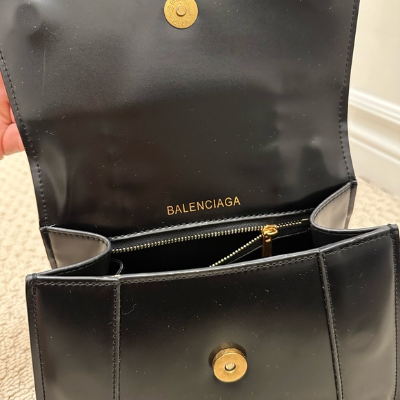 Black Handbag - Picture 8 of 11